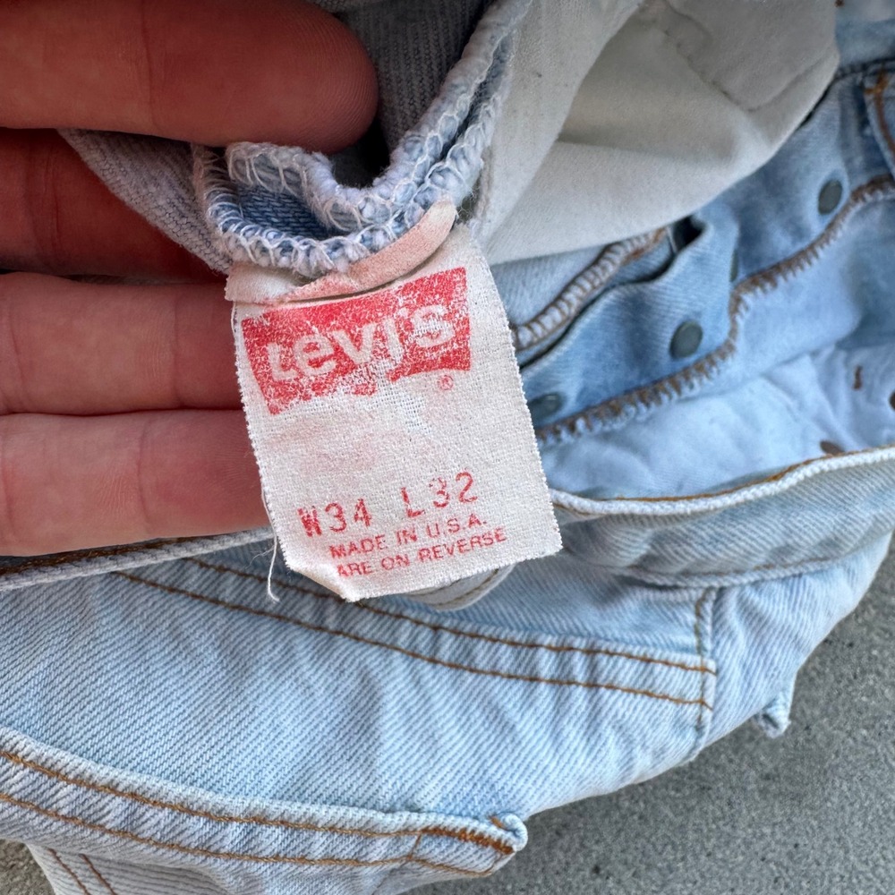 Vintage Levi's 501 Light Wash Button Fly Straight Leg Jeans Made in USA 34x32 - Picture 10 of 14